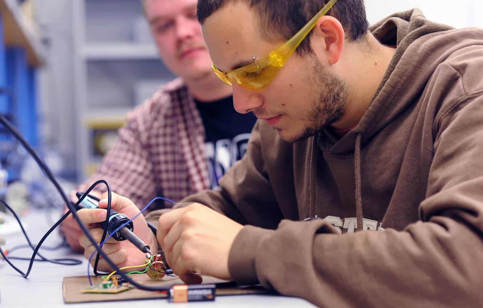 High School Robotics Champs Compete for Scholarships from CCSNH at Governor’s Cup